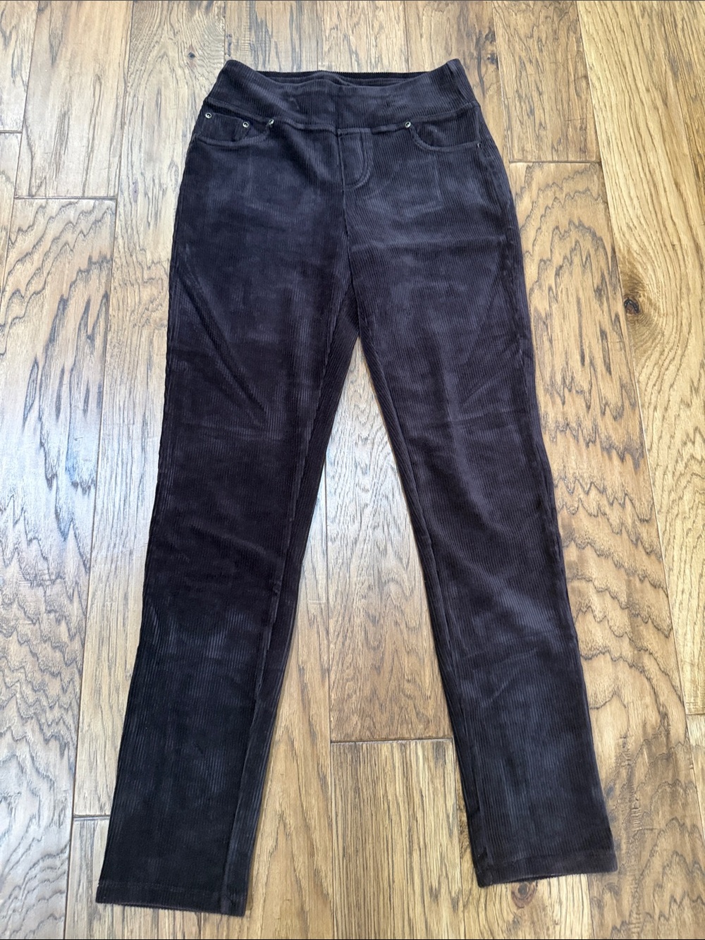 Hem & Thread NWOT Chocolate Brown pull on corduroy pants size M